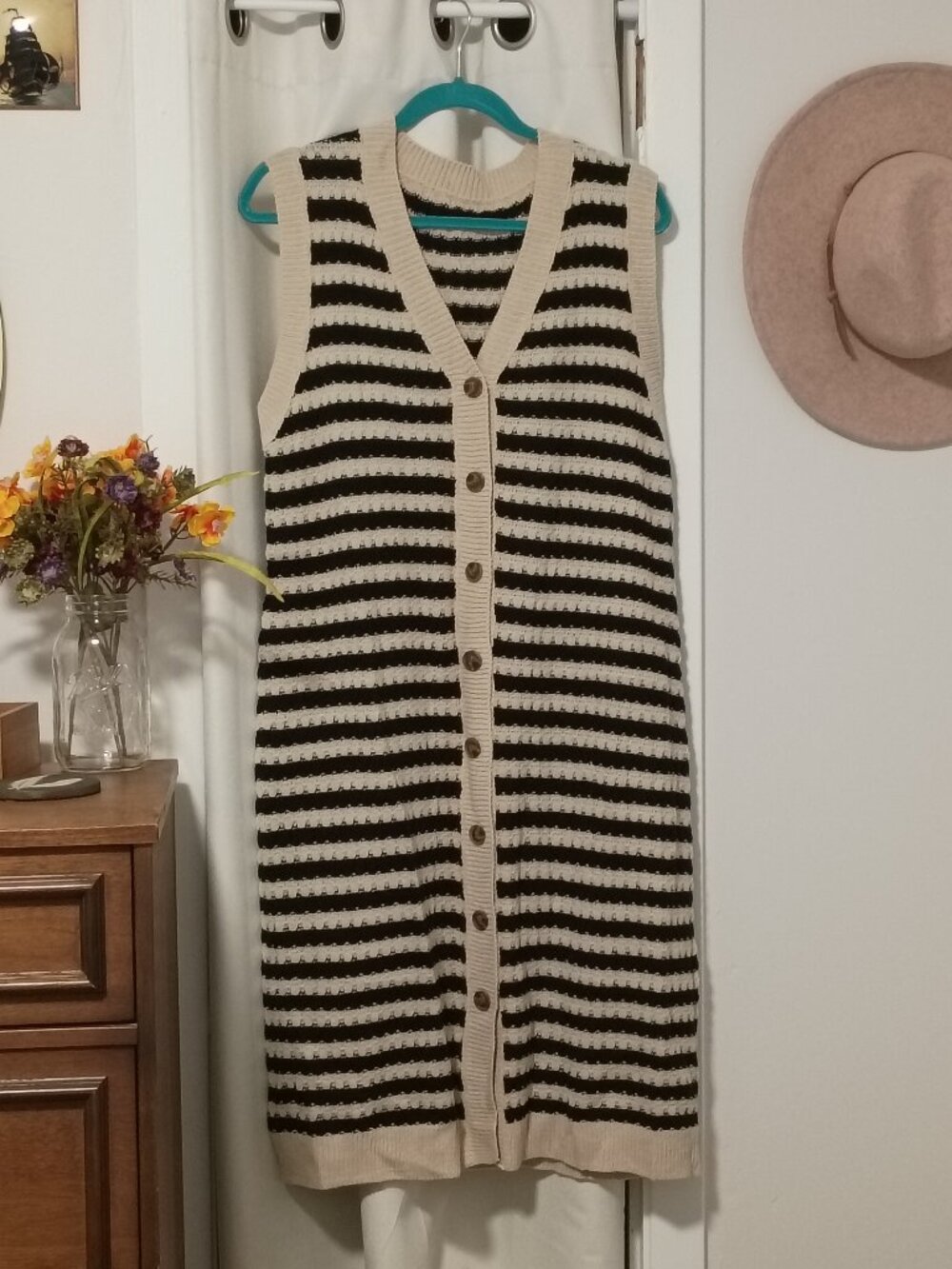 Ladies XL Parchment Buttoned Front Pencil Midi Sleeveless Sweater Dress